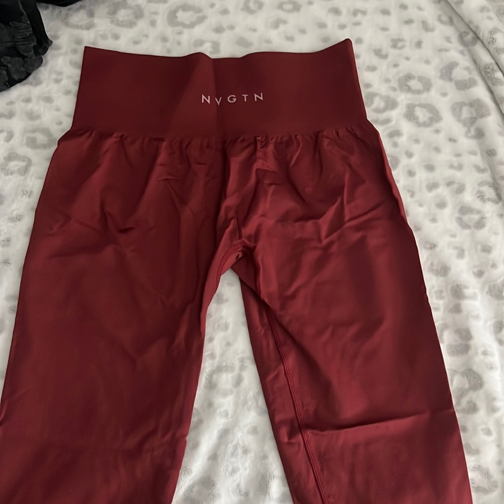 NVGTN Maroon solid leggings